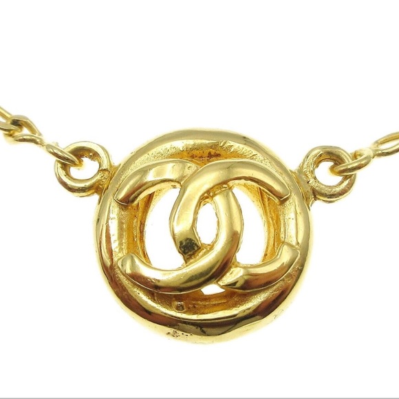 VINTAGE Authentic CHANEL 1983 CC medallion pendant necklace in 24K gold - Picture 6 of 16